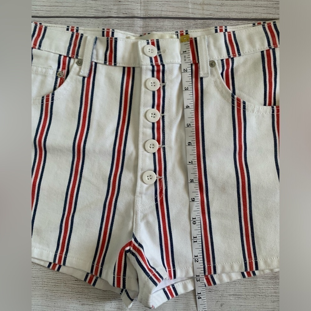NWT Reformation Charlie White Blue Red Stripes Button Shorts in Size 31 - Picture 8 of 10